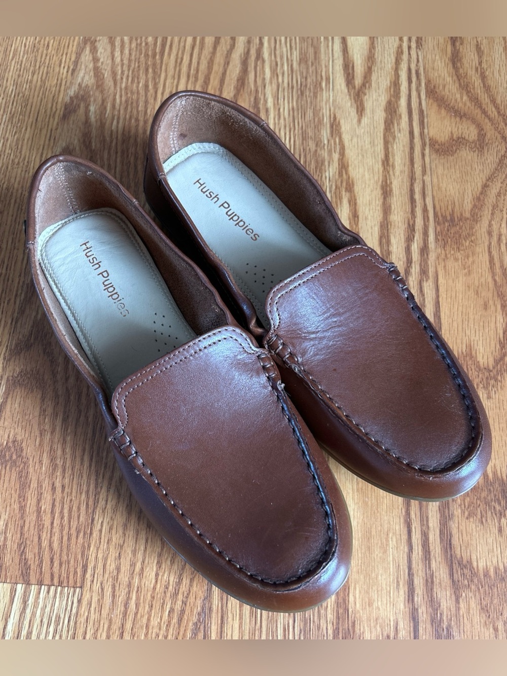 Hush Puppies Solid Brown Slip On Loafers Smooth Sleek Design Women's Size 8